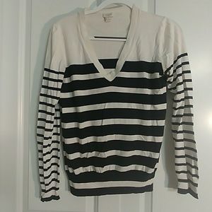 LAST CHANCE 🎊 Striped J Crew V-Neck Sweater